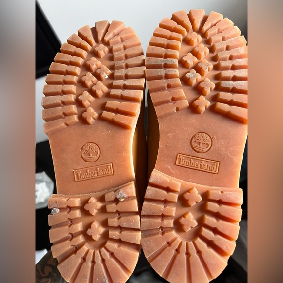 Timberland boots,6 inch classic. - Picture 2 of 4
